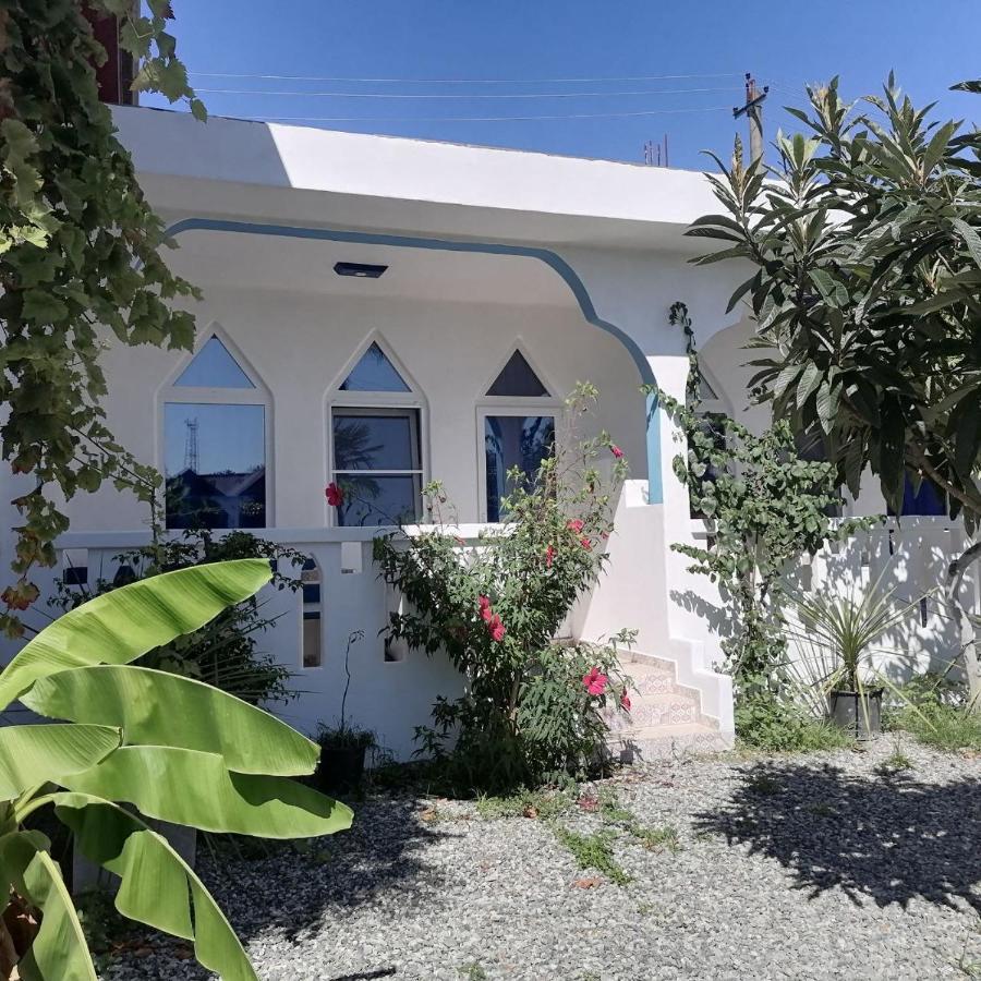 Бунгало Мини Отель, Пицунда , Лдзаа Exterior photo
